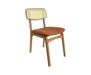 cadeira com encosto de palhinha milo terracota para mesas de jantar vista diagonal